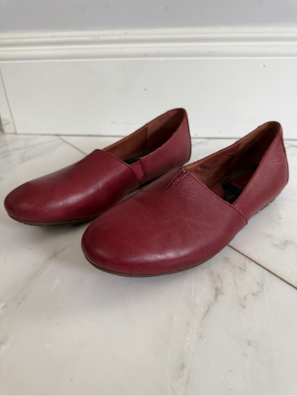 BORN red leather slip on flats loafer Women’s size 10 comfort walking EUC
